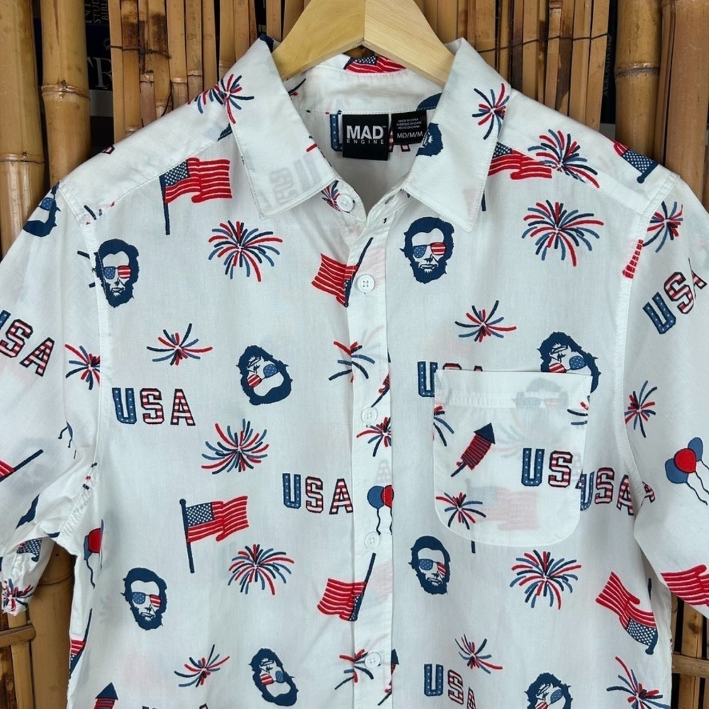 Mad Engine Men's Short Sleeve Button Shirt USA Patriotic America's Birthday Med - Picture 2 of 8